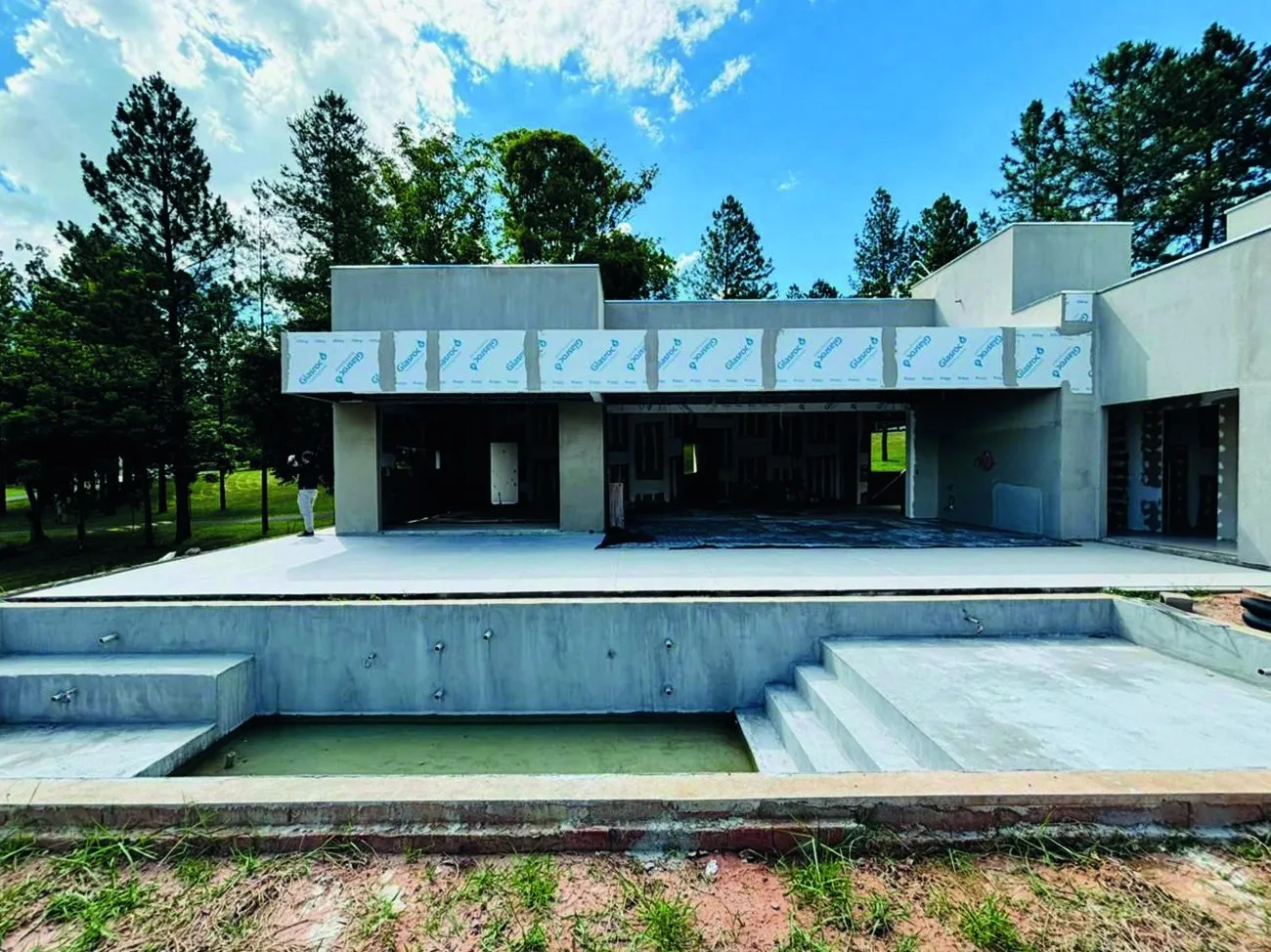 Casa com piscina em empreendimento construído em Light Steel Frame
