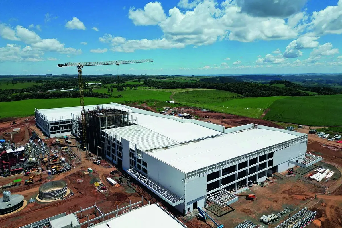Obra industrial de grande porte com fechamentos em Light Steel Frame
