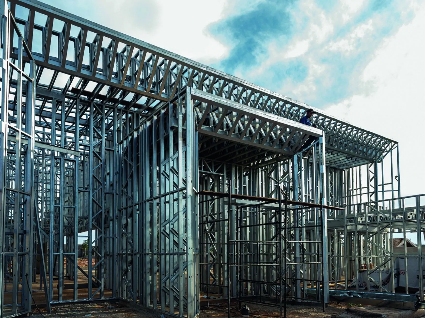 Montagem de pavimento superior em steel frame na Residência M.J.