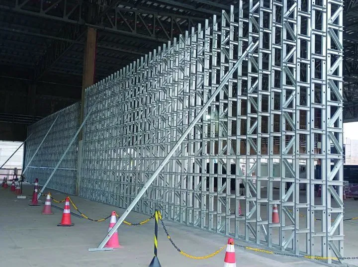 Parede de grande altura em perfis de aço na Scala Data Centers